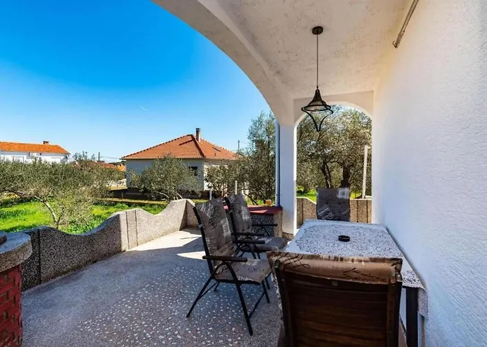 Serda Διαμέρισμα Ugljan